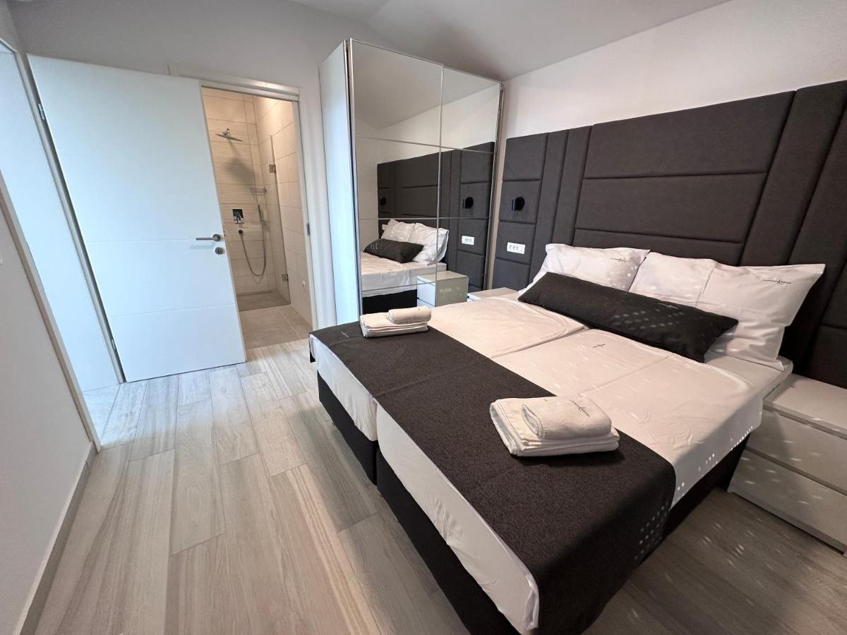 Luxury Apartments Marty Malinska Luaran gambar