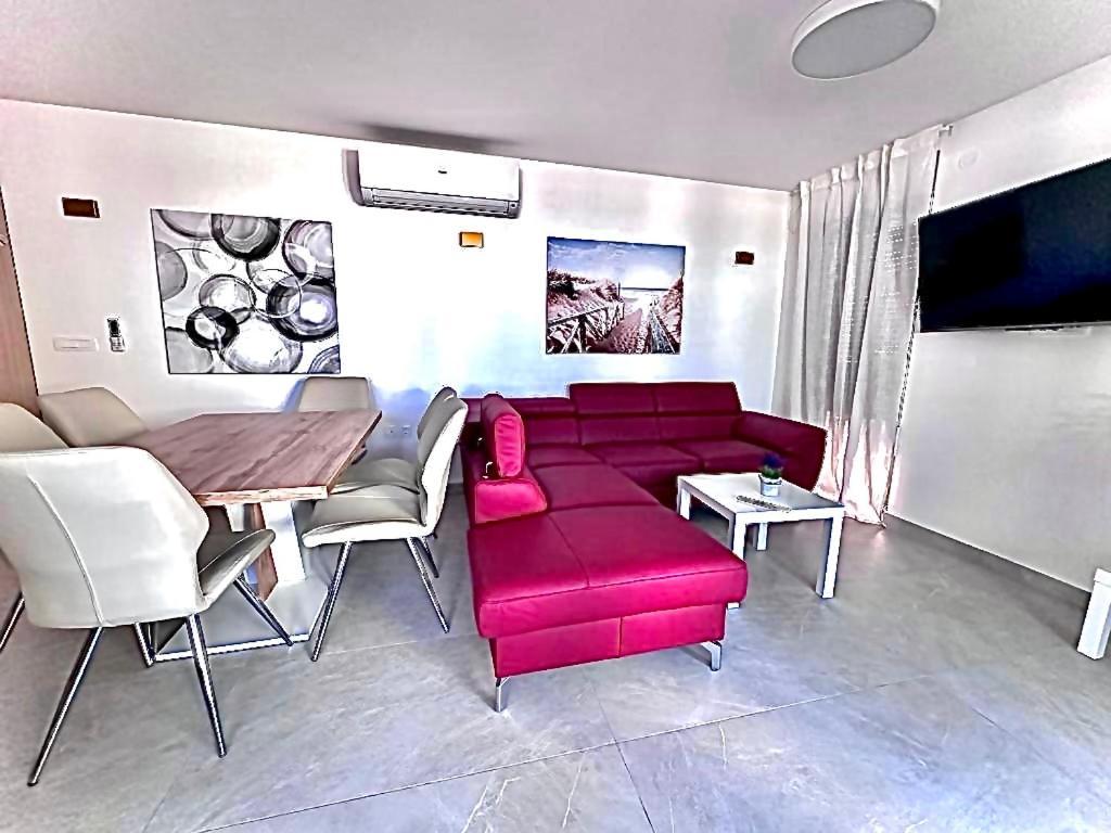 Luxury Apartments Marty Malinska Luaran gambar