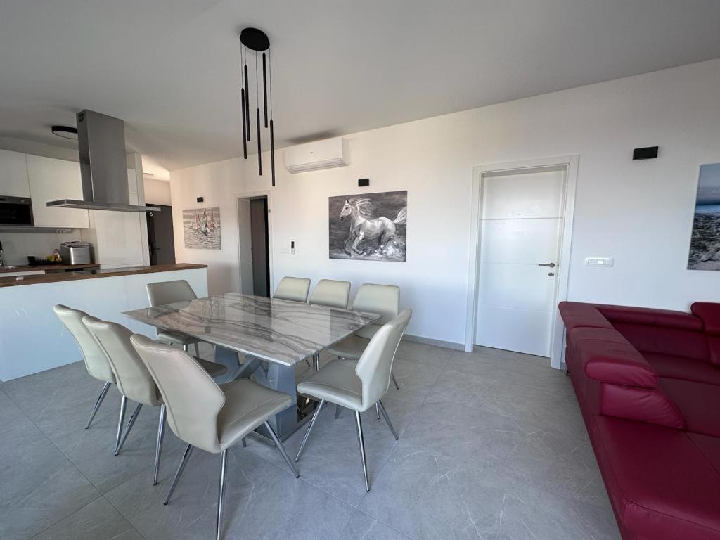 Luxury Apartments Marty Malinska Luaran gambar