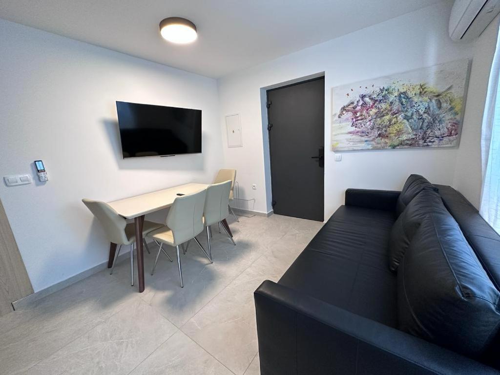 Luxury Apartments Marty Malinska Luaran gambar