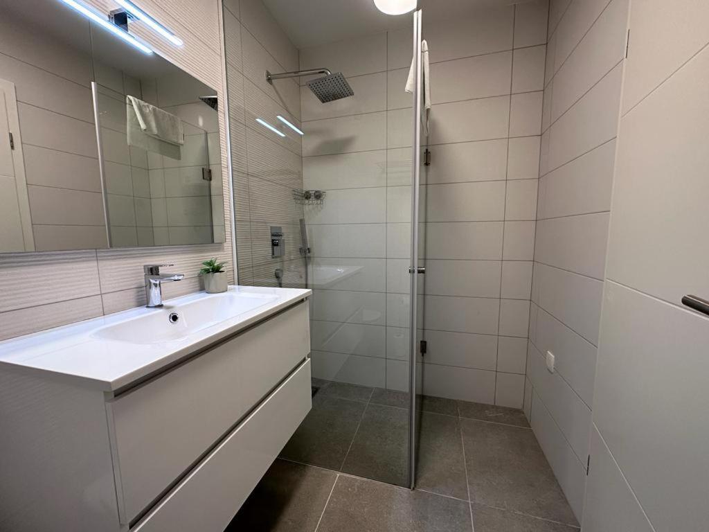 Luxury Apartments Marty Malinska Luaran gambar